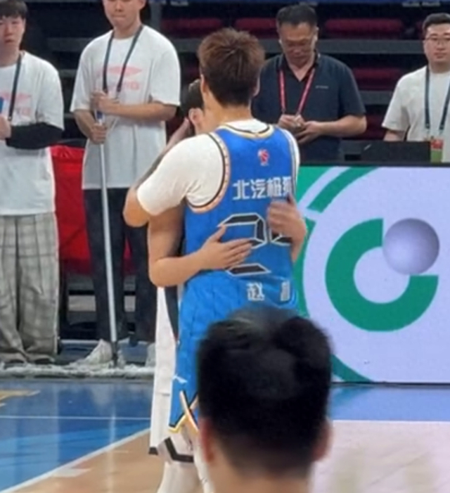 c7娱乐-徐杰决胜时刻被DNP!沮丧一幕曝光引热议 杜锋为明夏续约压价吗?|广东|赵睿|广东男篮|张皓嘉|胡明轩_新浪体育_新浪新闻